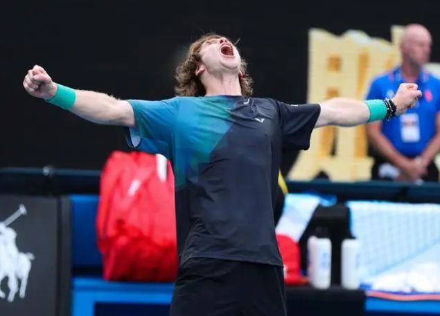 有人甚至笑 有人甚至笑